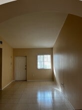 2621 SE 12th Rd, Unit 203 in Homestead, FL - Building Photo - Building Photo