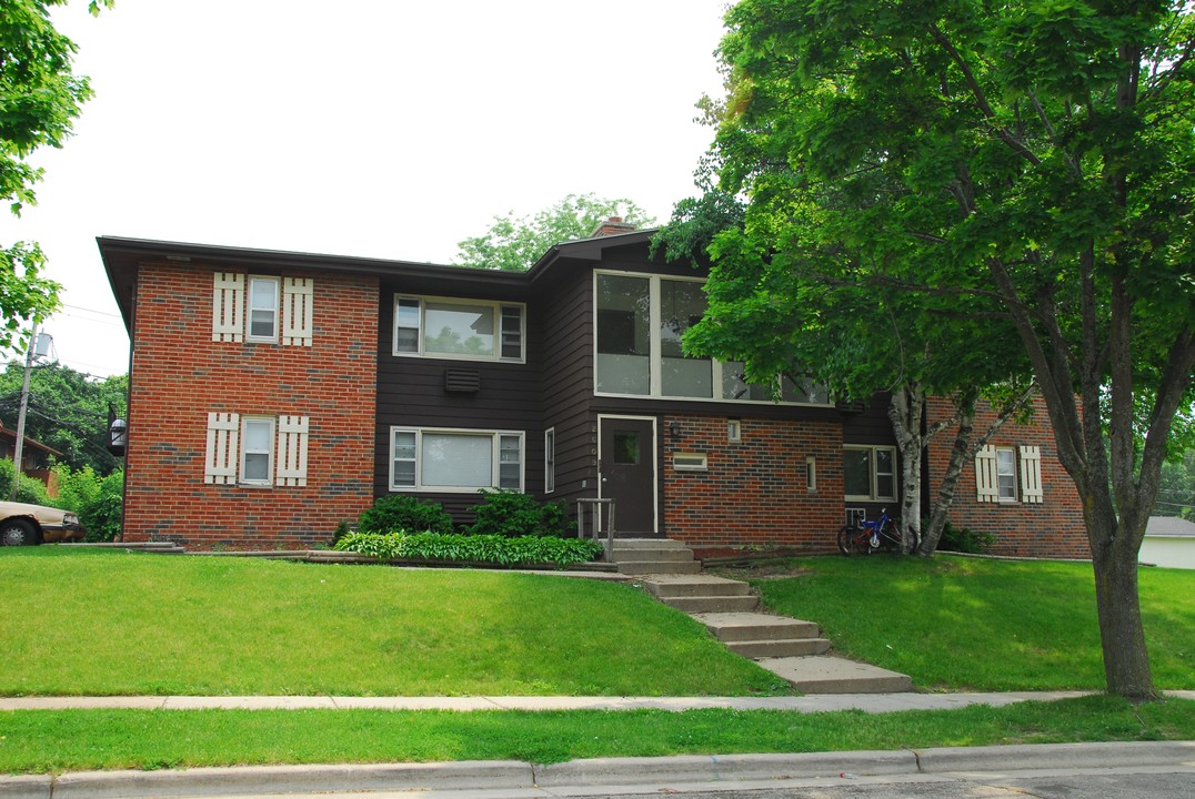 2607 McDivitt Rd in Madison, WI - Building Photo
