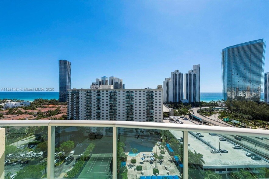 19380 Collins Ave, Unit PH-6 in Sunny Isles Beach, FL - Foto de edificio