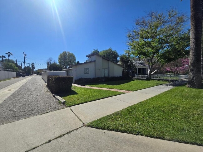 4360 10th St, Unit 2 in Riverside, CA - Foto de edificio - Building Photo