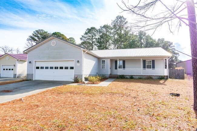 625 Queens Creek Rd in Hubert, NC - Building Photo - Building Photo