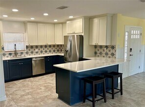 5541 Bayou Grande Blvd NE in St. Petersburg, FL - Building Photo - Building Photo