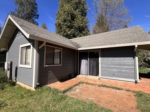 11218 Cedar Ridge Dr in Grass Valley, CA - Building Photo - Building Photo