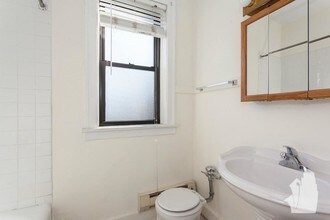 1115 W Oakdale Ave in Chicago, IL - Building Photo - Building Photo
