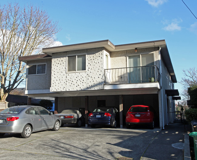 La Sienna Apartments in Seattle, WA - Building Photo - Building Photo