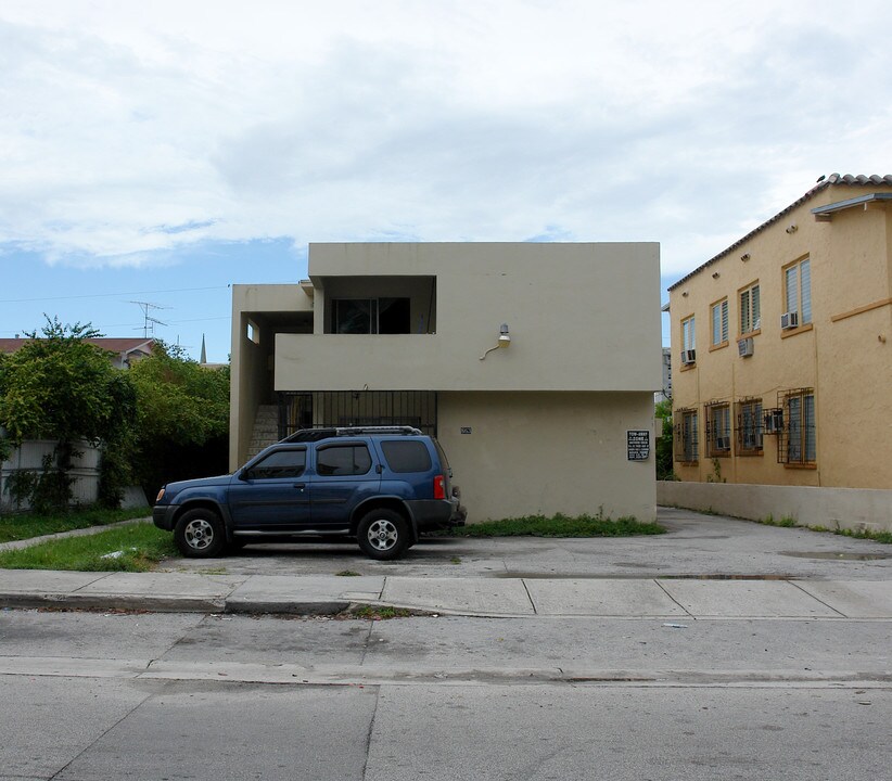 863 SW 4th St in Miami, FL - Building Photo