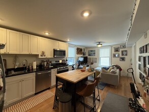 26 Putnam St, Unit 3 in Somerville, MA - Building Photo - Building Photo