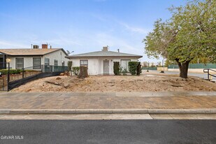 45104 Date in Lancaster, CA - Building Photo