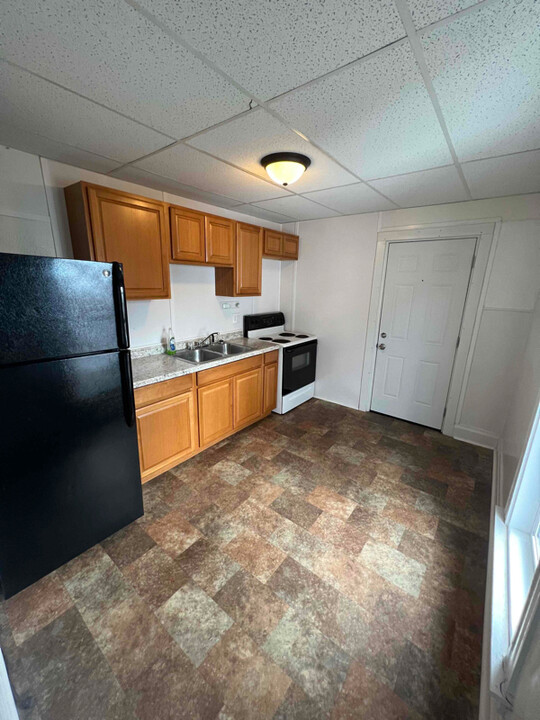 711 2nd St-Unit -1/2 in Moundsville, WV - Building Photo