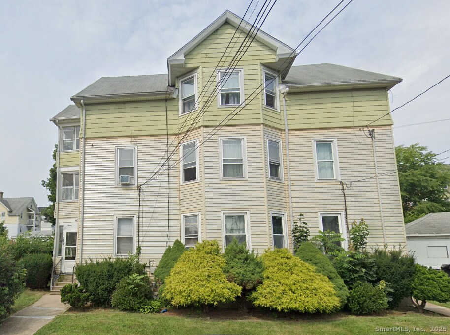 328 Chapman St in New Britain, CT - Building Photo