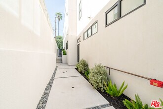 611 Broadway St in Los Angeles, CA - Building Photo - Building Photo