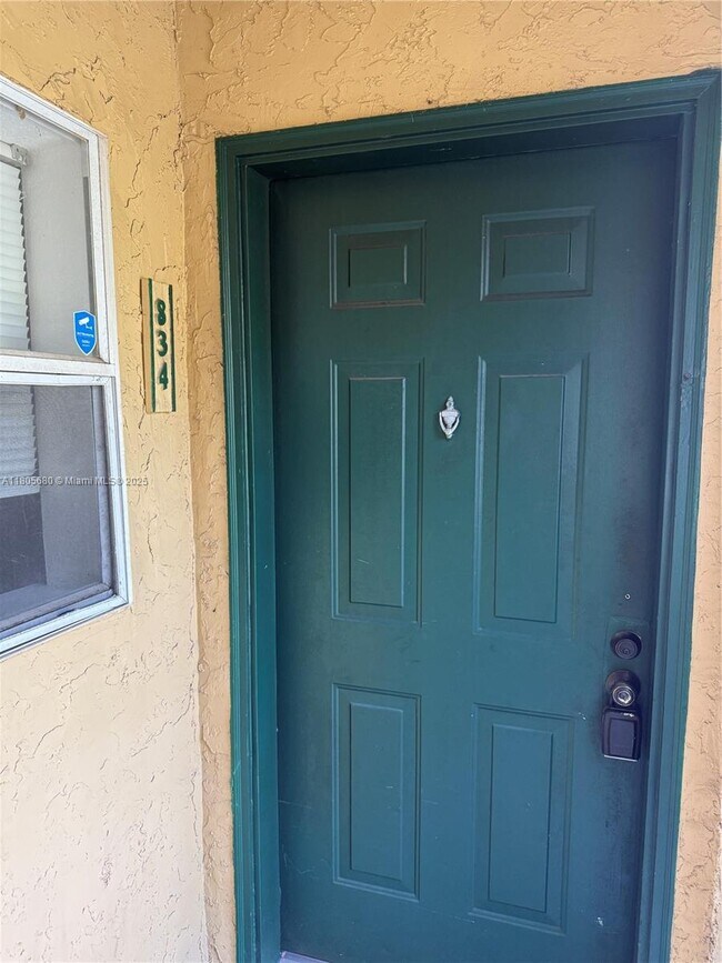 833 Riverside Dr in Coral Springs, FL - Building Photo - Building Photo
