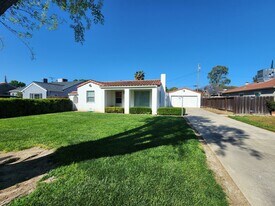 745 Elm Ave in Gustine, CA - Building Photo