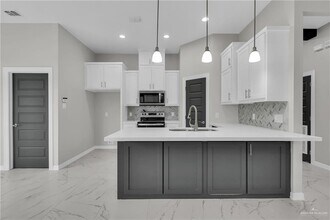 329 E Trenton Rd in Edinburg, TX - Building Photo - Building Photo