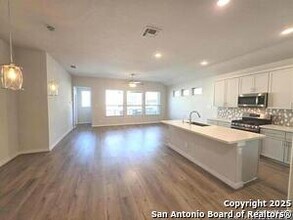 7915 Needle Crk in San Antonio, TX - Building Photo - Building Photo