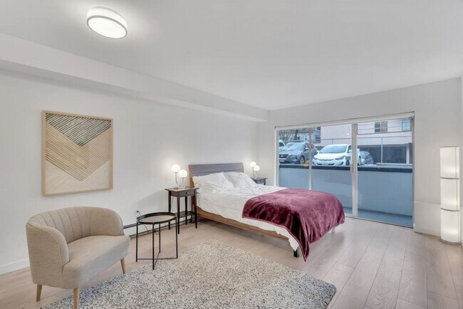 2225 W 8th Ave in Vancouver, BC - Building Photo - Building Photo