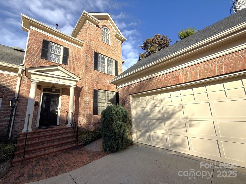 1109 S Kings Dr in Charlotte, NC - Building Photo