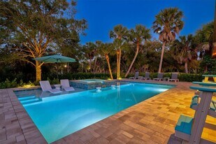 2641 Hyde Park St in Sarasota, FL - Building Photo