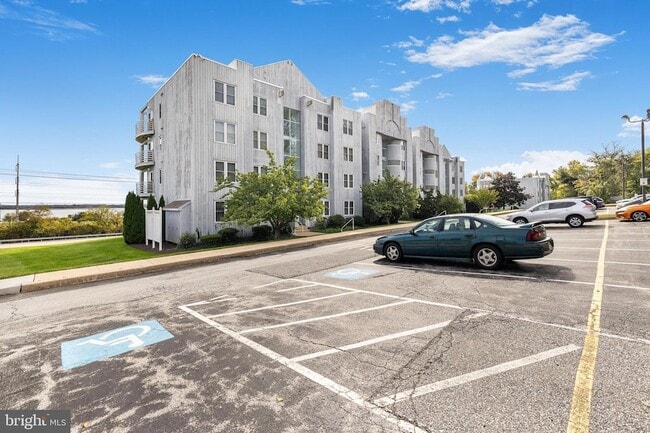 5213 Le Parc Dr, Unit 4 in Wilmington, DE - Building Photo - Building Photo