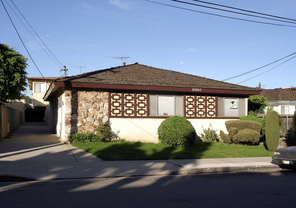 25847-25849 Viana Ave in Lomita, CA - Building Photo