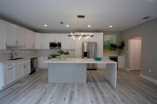 935 Lemonwood Ct in Hollywood, FL - Building Photo