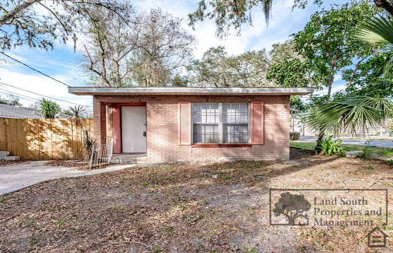 420 Allamanda Dr in Lakeland, FL - Building Photo