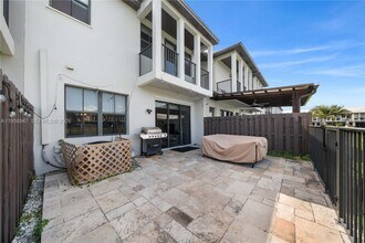 6005 NW 104th Path in Medley, FL - Building Photo - Building Photo