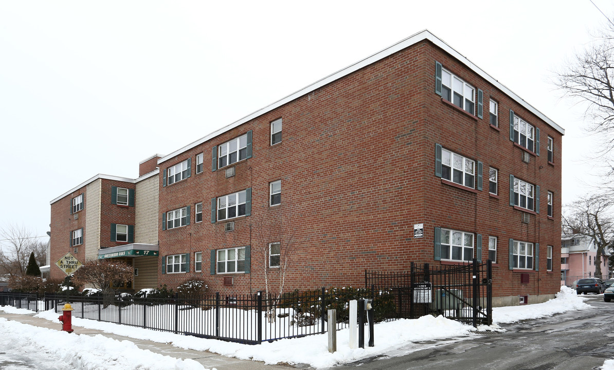 Greenwood Oaks in Hartford, CT - Building Photo