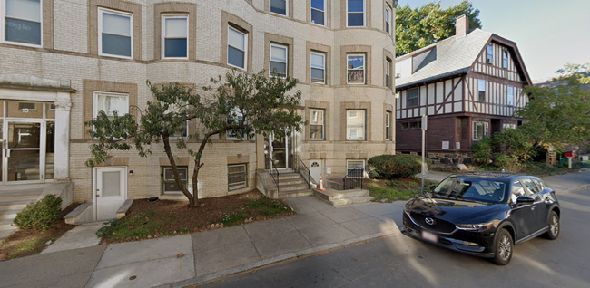 11 Saint Lukes Rd, Unit B in Boston, MA - Foto de edificio - Building Photo