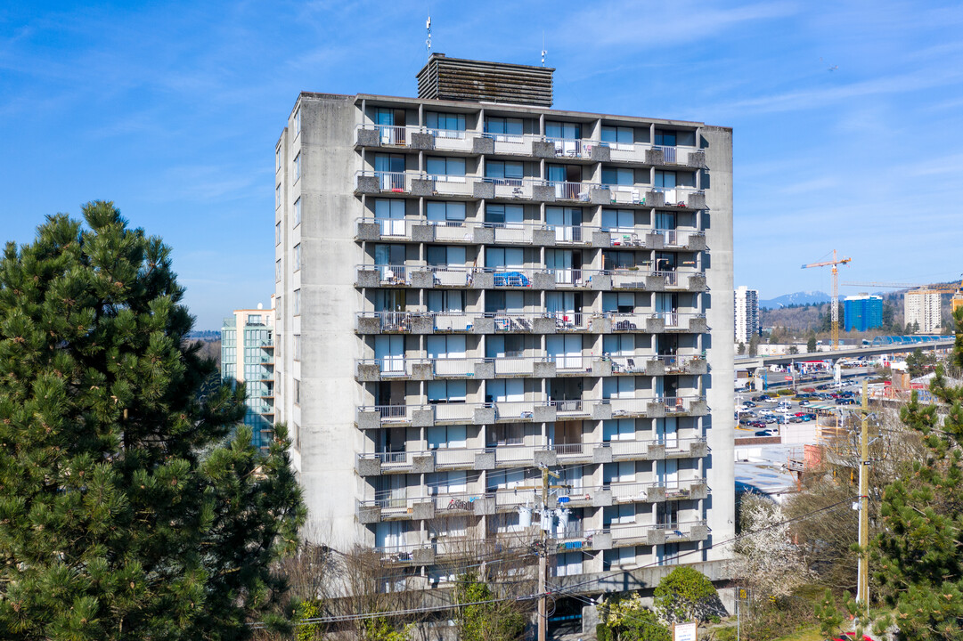 414 Westview St in Coquitlam, BC - Building Photo