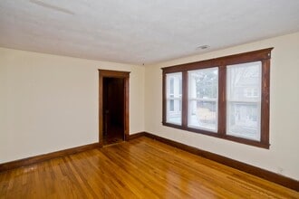 58-60-60 Ionia St in Springfield, MA - Building Photo - Building Photo