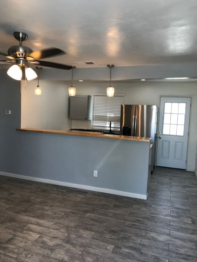 property at 1225 San Mateo Blvd SE