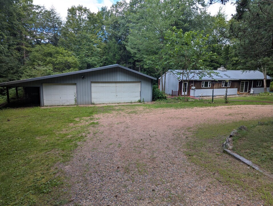 232678 S Pole Rd in Birnamwood, WI - Building Photo