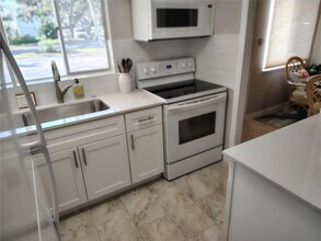 1803 Flamingo Blvd, Unit 2 in Bradenton, FL - Foto de edificio - Building Photo