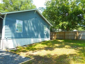 2233 Highland St in Charlotte, NC - Building Photo - Building Photo