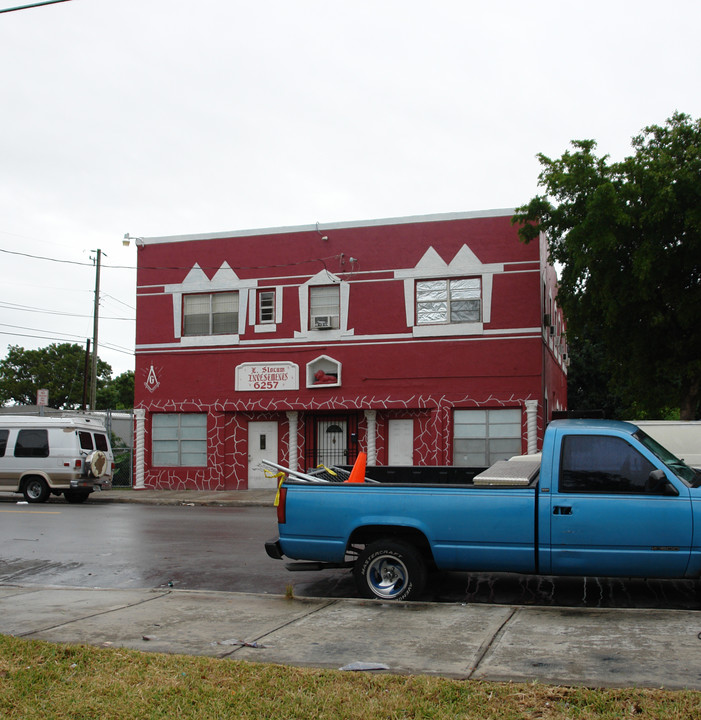 6257 NW 18th Ave in Miami, FL - Building Photo