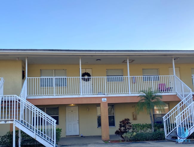property at 117 N Evergreen Ave
