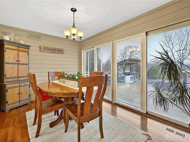 5815 Elk Creek Rd in Middletown, OH - Building Photo - Building Photo