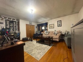 12 Hanson Rd, Unit #2 in Saugus, MA - Building Photo