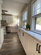 112 Maplewood Ave in West Hartford, CT - Building Photo - Building Photo