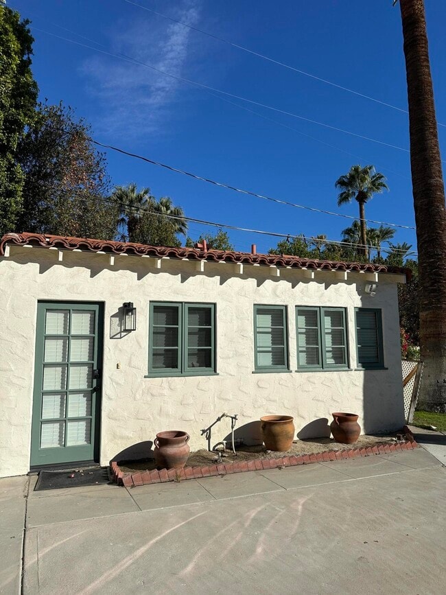 840 Indian Canyon Dr in Palm Springs, CA - Building Photo - Building Photo