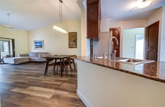 600 Carriage House Ln in Nokomis, FL - Building Photo - Building Photo