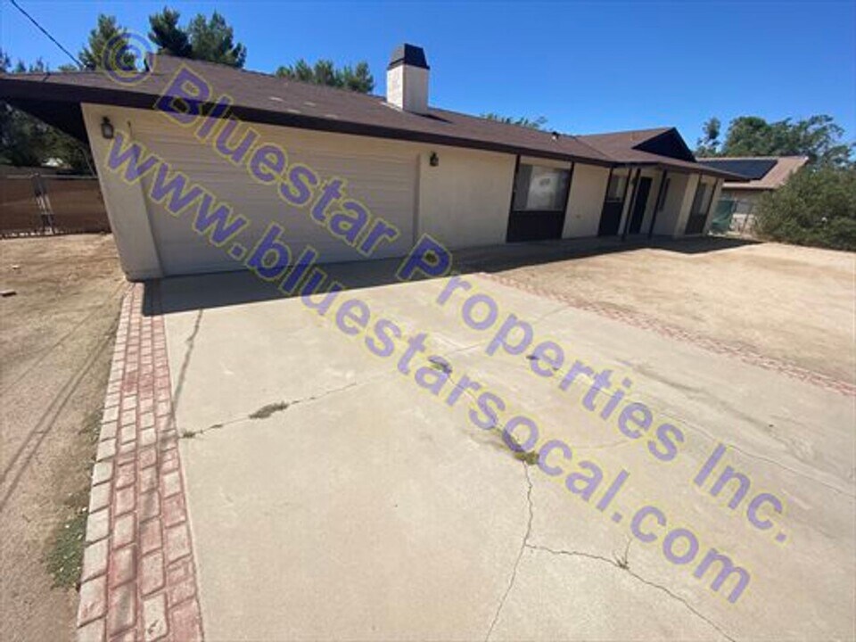 7574 Hastings Ave in Hesperia, CA - Building Photo