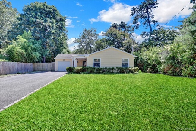 50 Ranch Dr in Shirley, NY - Building Photo - Building Photo