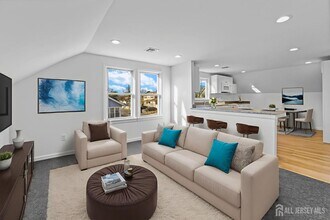 43 Hillcrest Ave in Franklin Township, NJ - Foto de edificio - Building Photo