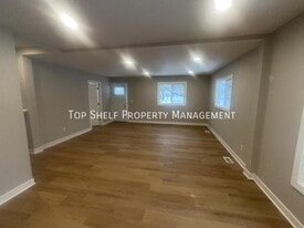 120 6th St in Waukee, IA - Building Photo