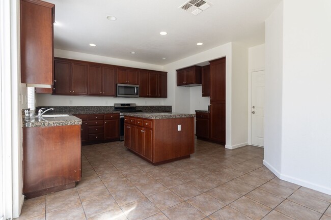 3760 Helen Perry Rd in Ceres, CA - Building Photo - Building Photo