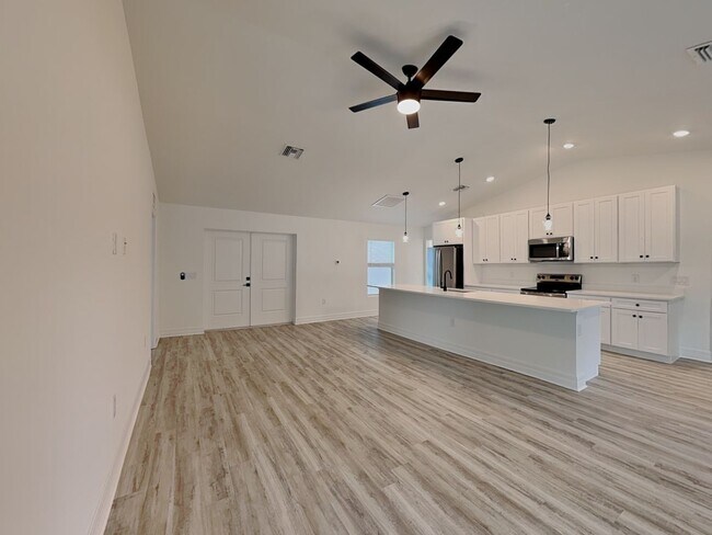 3118 NW 18th Terrace in Cape Coral, FL - Building Photo - Building Photo