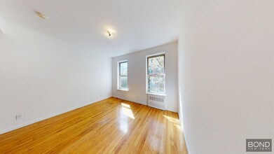 24 King St in New York, NY - Building Photo - Building Photo