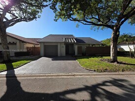 2320 Dover in Weston, FL - Building Photo